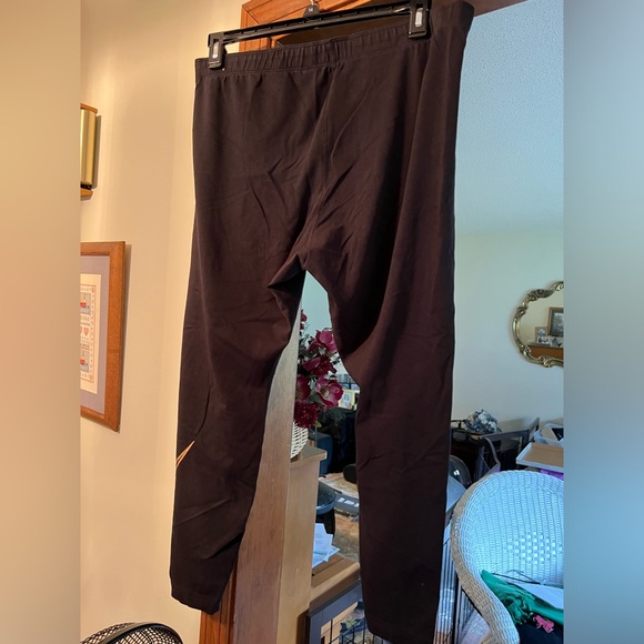 Nike black leggings with gold Nike on left leg- size 2X - Picture 2 of 4